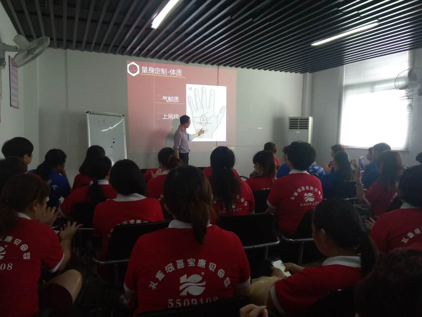 抓培訓(xùn)強內(nèi)功,孔雀河保姆月嫂藥膳師培訓(xùn)火熱進行中