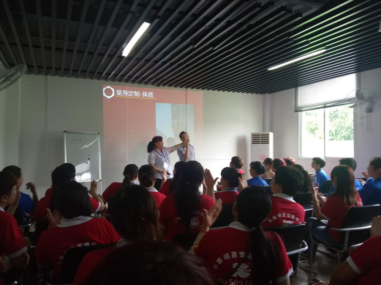 抓培訓(xùn)強內(nèi)功,孔雀河保姆月嫂藥膳師培訓(xùn)火熱進行中